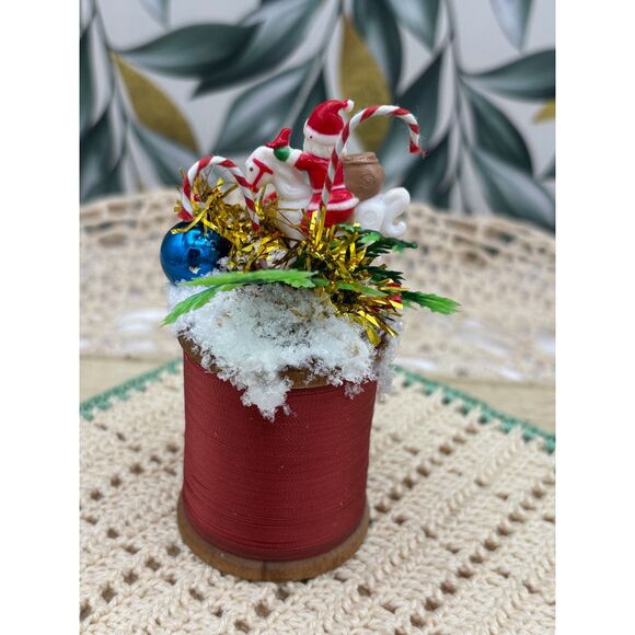 Miniature ALL VINTAGE Thread Spool Christmas Assemblage Santa - Picture 4 of 6